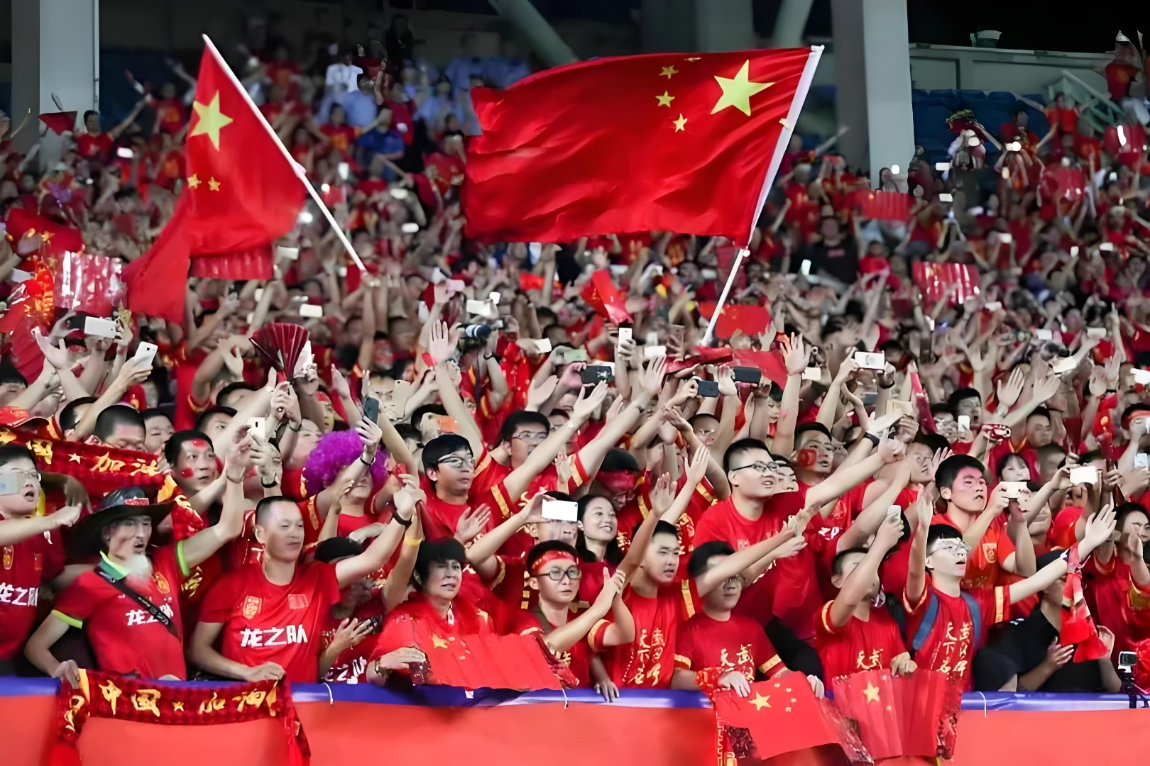精采瞬间呈现，运动员们奋力拼搏争先