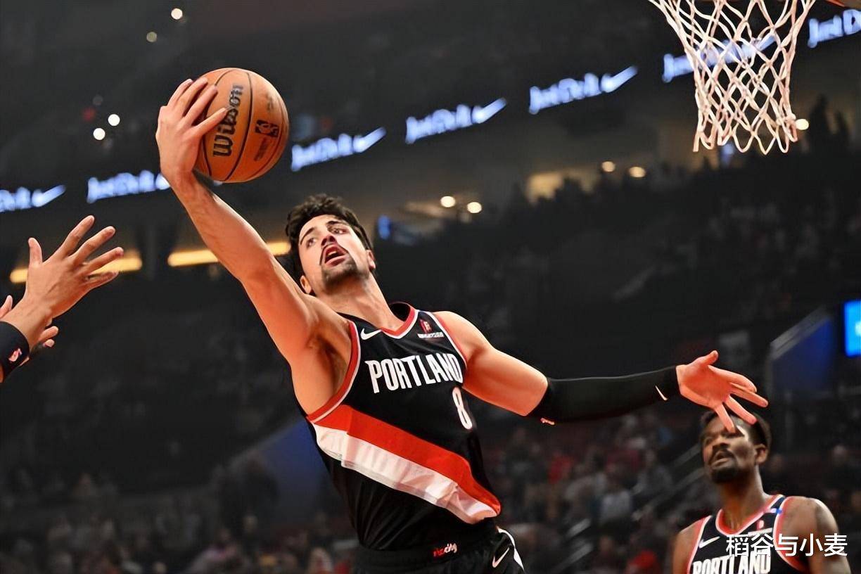 开拓者队新秀崭露头角,成为球队希望所在 开拓者队新秀崭露头角,成为球队希望所在