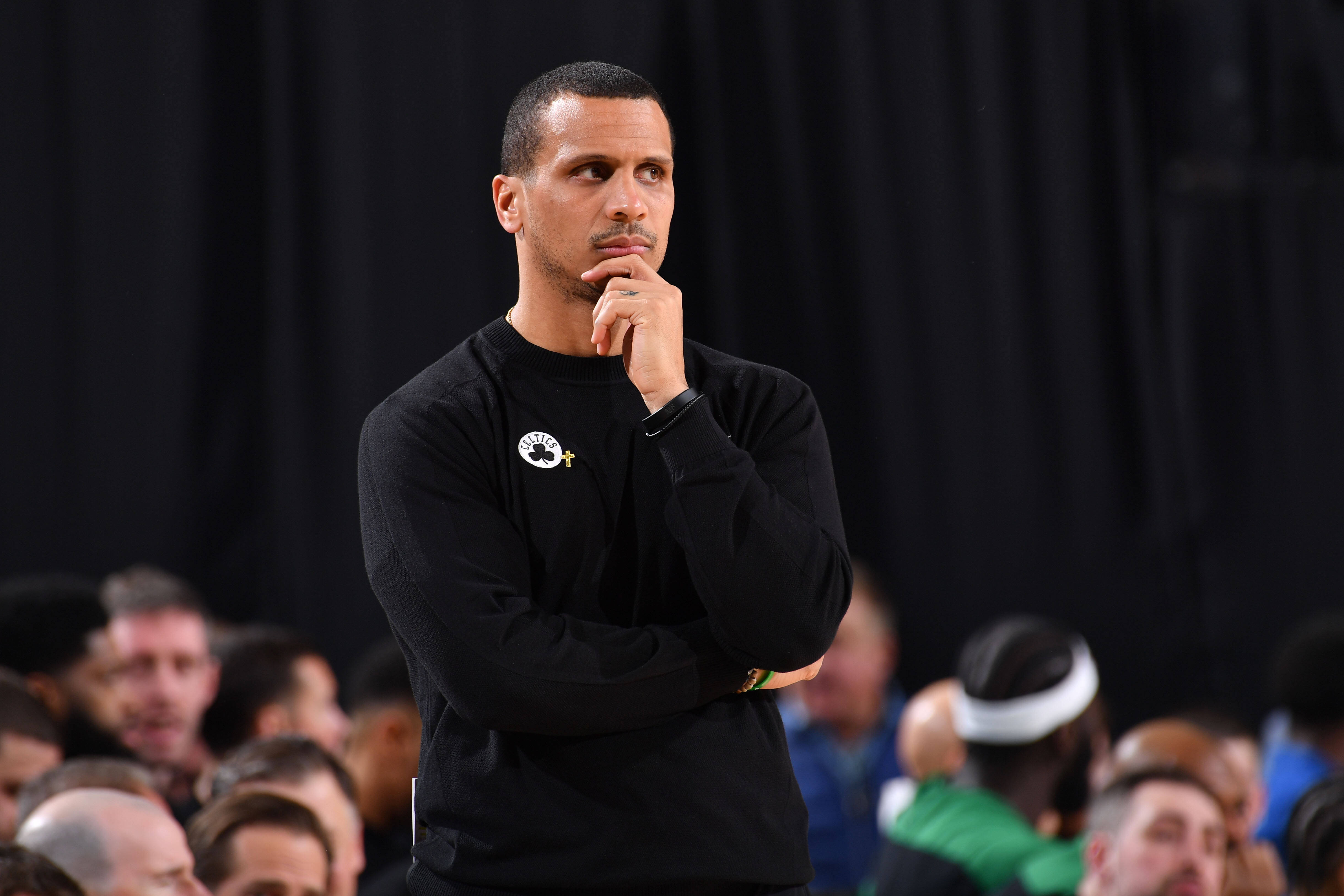 开云平台-卫冕冠军遭遇拦路虎，进攻遭遇防守瓶颈