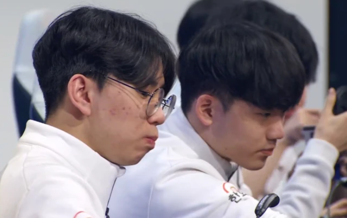 包含C9轻取100T,Deft拿下关键大龙宿命之战入围赛,成为赛场最大亮点的词条 包含C9轻取100T,Deft拿下关键大龙宿命之战入围赛,成为赛场最大亮点的词条