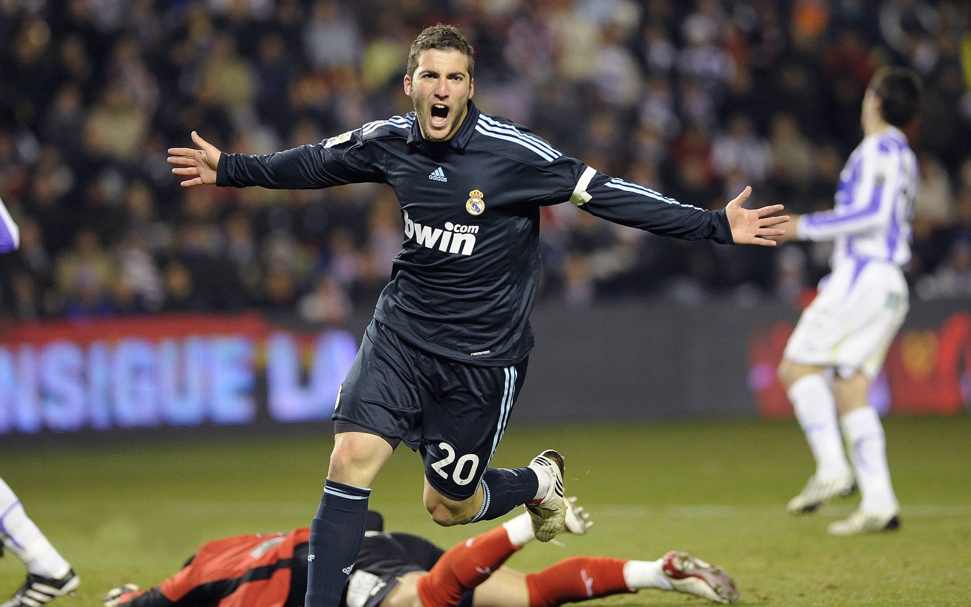 太阳升起，当希腊神祇在深圳主场投下洪荒之力