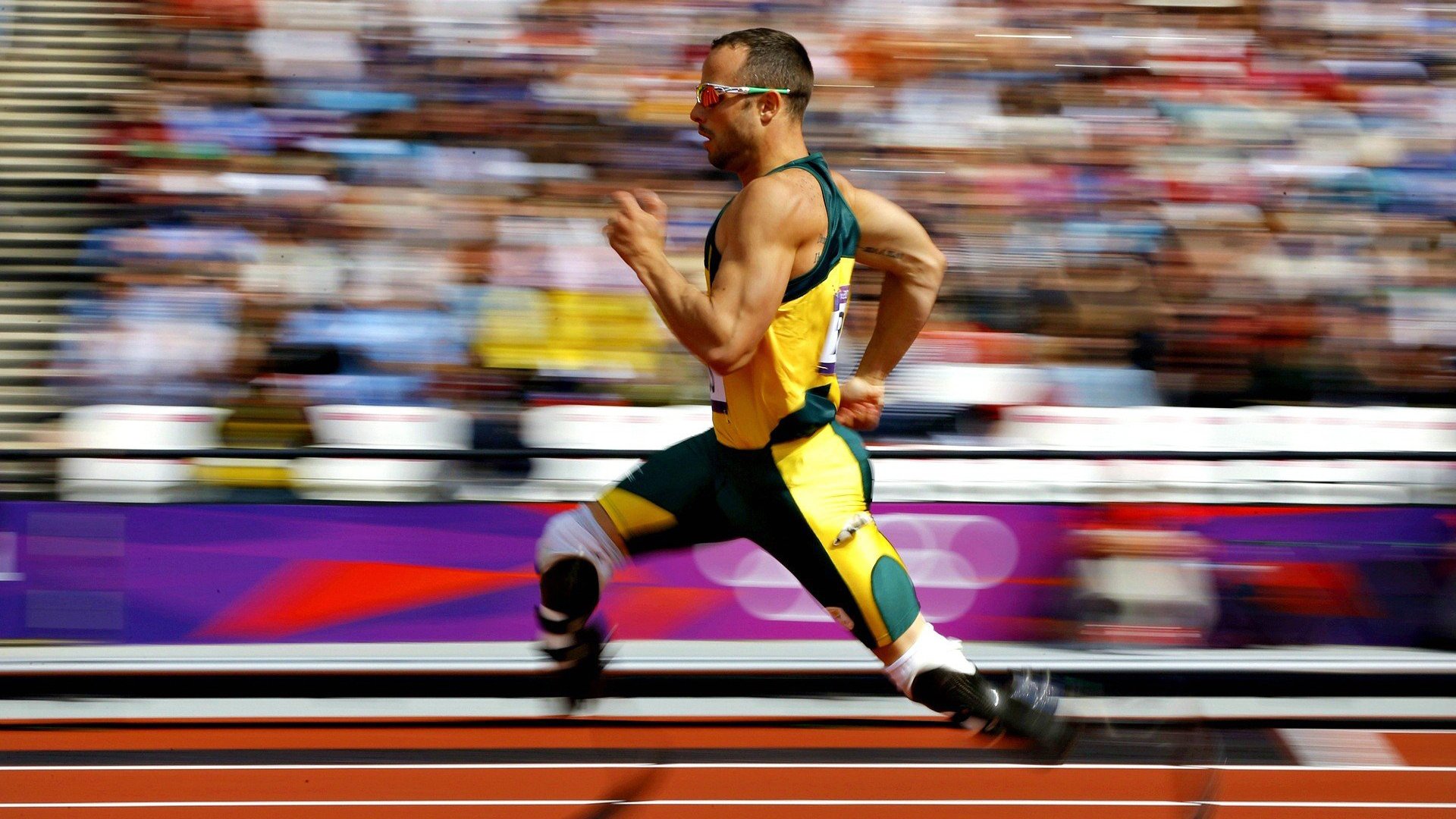 新王当立!皮亚斯特里史诗对决带队险胜,法拉利惊魂夜击溃雷诺